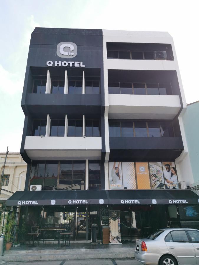 Q Capsule Hotel George Town Eksteriør billede